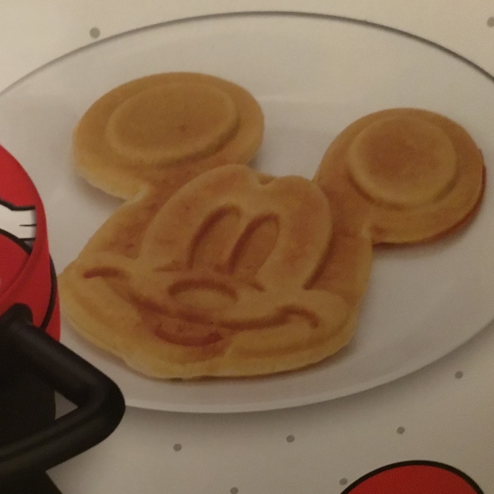 NEW, DISNEY MICKEY MOUSE WAFFLE MAKER - Picture 3 of 3